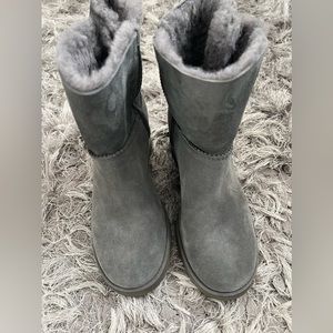 Used Ugg Classic Femme Toggle only wore 3 times size 7